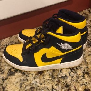 Jordan 1 Michigan Mid- Navy/Yellow color way